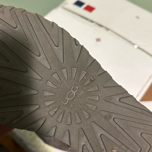 EUC Gray Uggs - Picture 16 of 16
